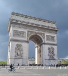 arc-de-triomphe-paris-ciel-gris